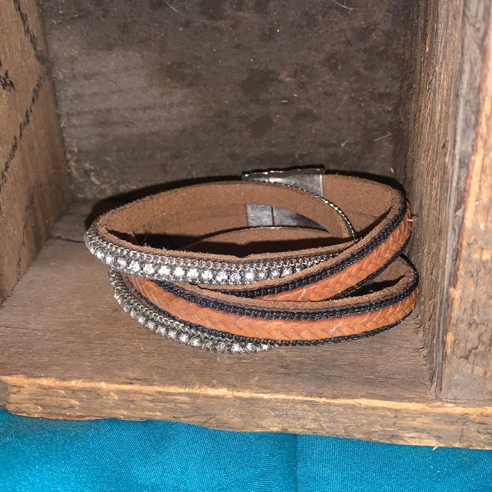 Cute leather and gemstone bracelet with magnetic clasp